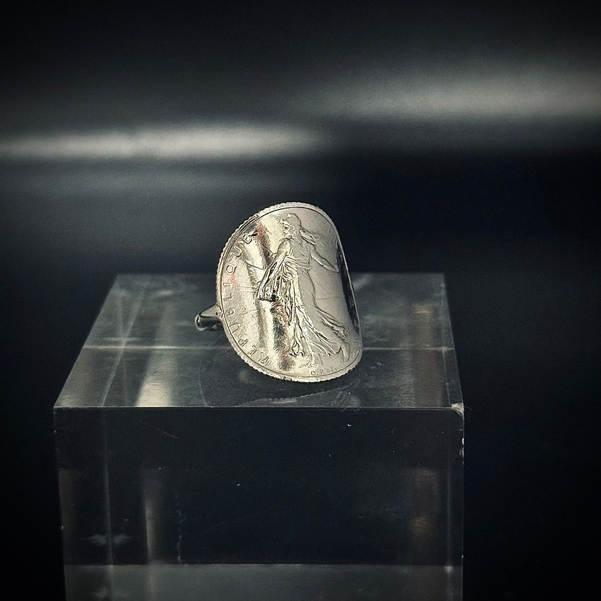 "The Elegant" signet ring in silver -